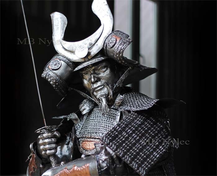 figury z metalu - figury ze stali - samuraj z mieczem ze stali - kowalstwo artystyczne MB Nylec