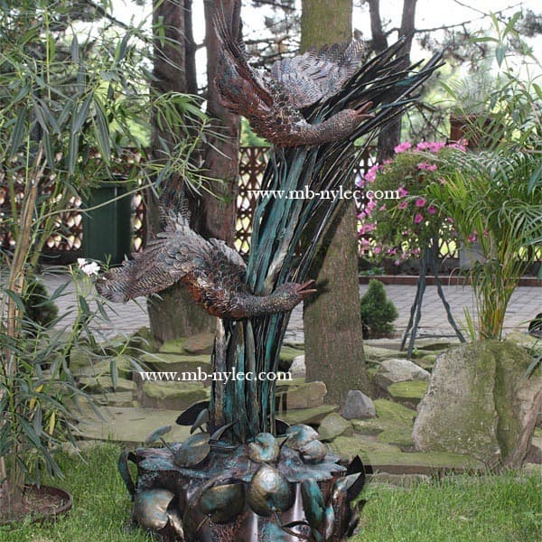 rzeźby ze stali - Gęsi w locie na postumencie wykute ze stali- skala 1:1 - numer kat.Z14